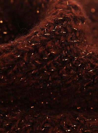 59% Poliéster 12% Acrílico 27% Metálico 2% Spandex