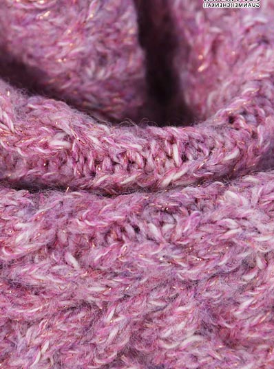 1 / 8NM Starlight (lucido velluto multicolore) 52% Acrilico 23% Cotone 17% Poliestere 6% Argento dorato di seta 2% Spandex